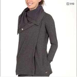 63. LULULEMON Savasana Wrap Sweater
Heather Grey with Charcoal Lining size 4